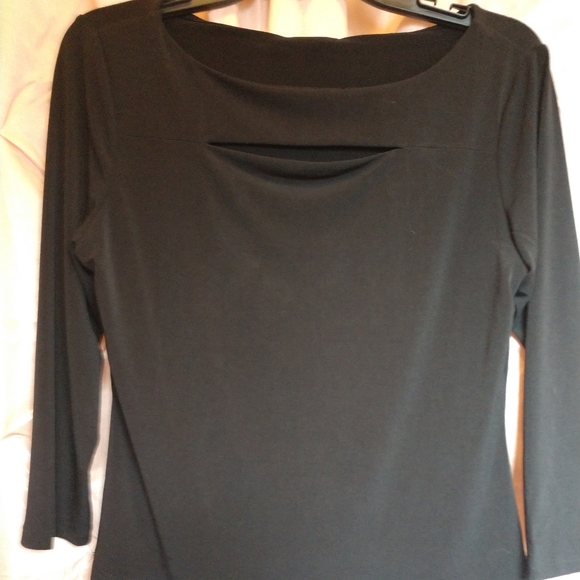 Black top - Picture 1 of 1